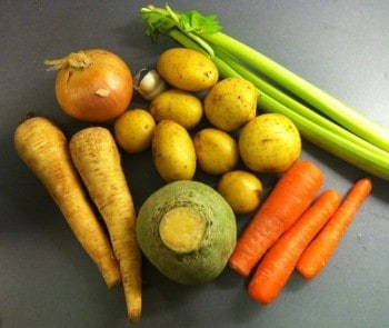 Soppgrönsaker, selleri, morötter, palsternacka, kålrot, lök, potatis, vitlök