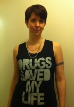 Arga Klara, nytt linne med texten "Drugs saved my life". Om året som gått.