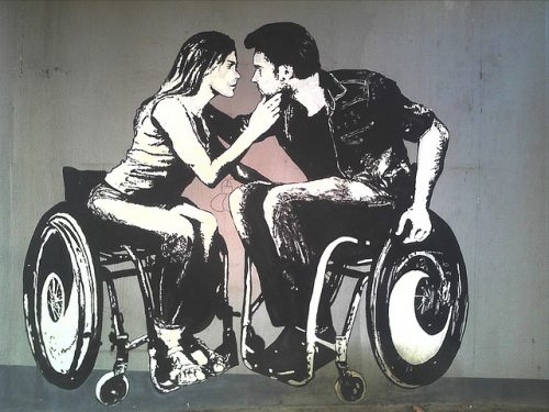 Ett par i rullstol