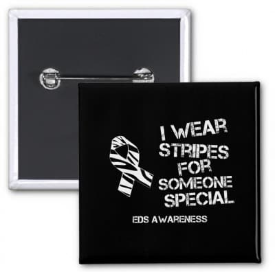 EDS pin, I wear stripes for someone special. EDS awareness, Ehlers-Danlos syndrom. Vill du köpa en EDS-pin så förmedlar jag det! Symbolen för EDS.